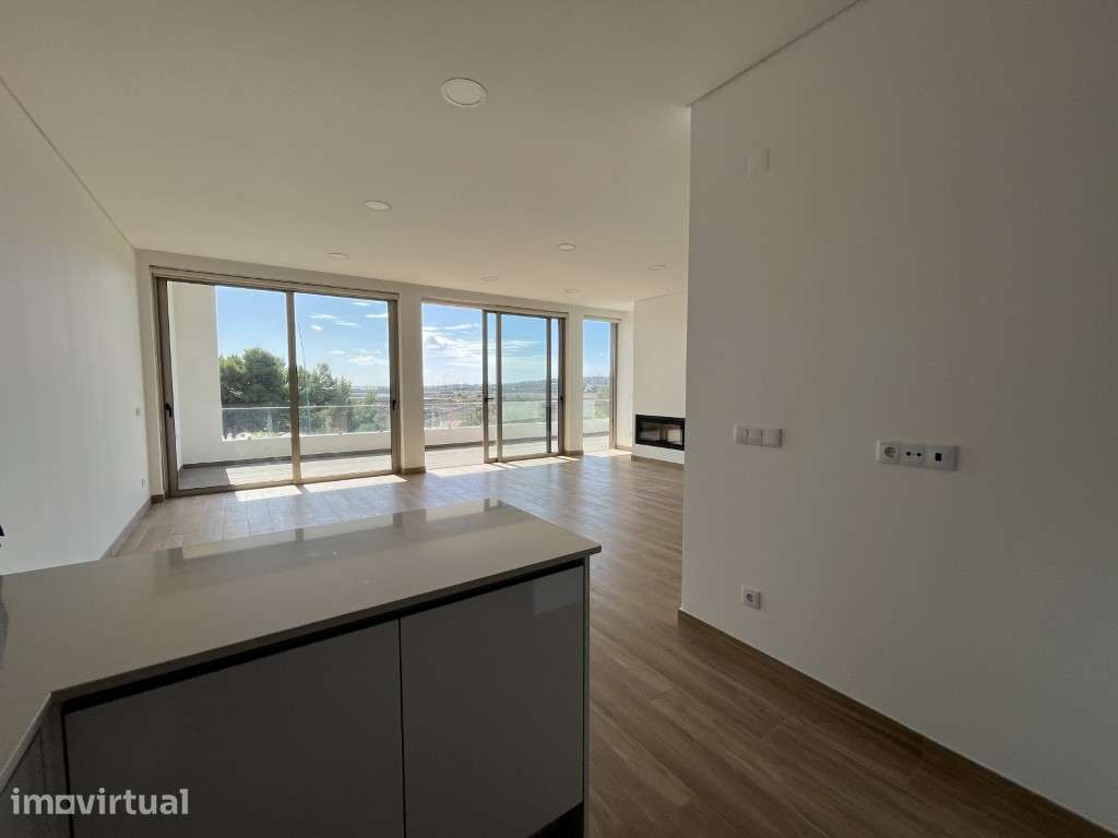 Moradia T3 de Luxo com Piscina e Jardim - Algarve - Grande imagem: 2/53