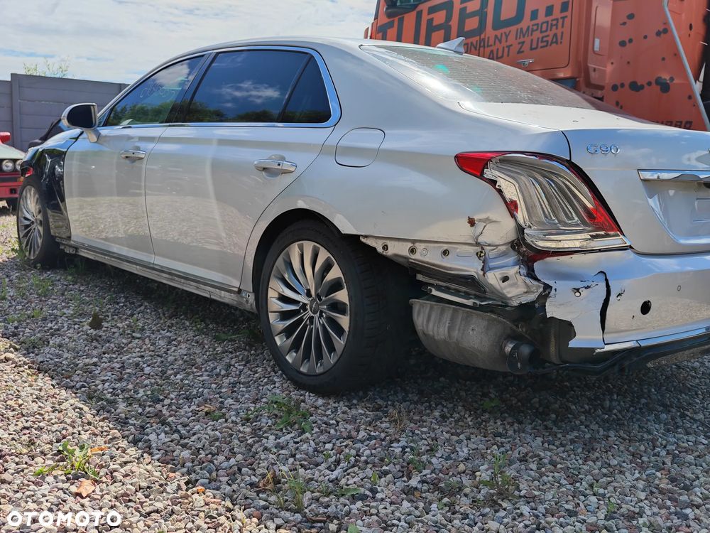 Genesis G90 - 4