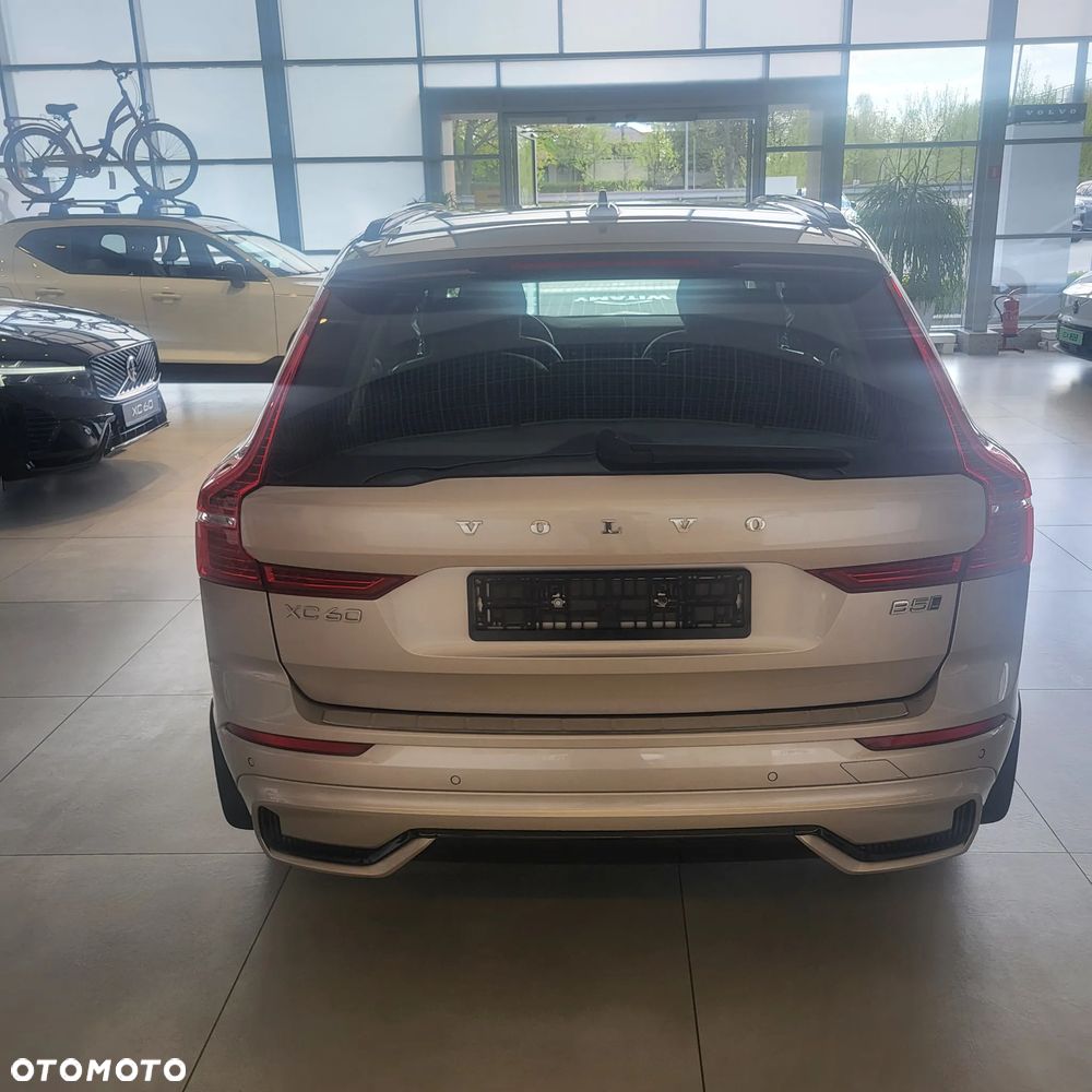 Volvo XC 60 B5 B AWD Plus Dark - 7