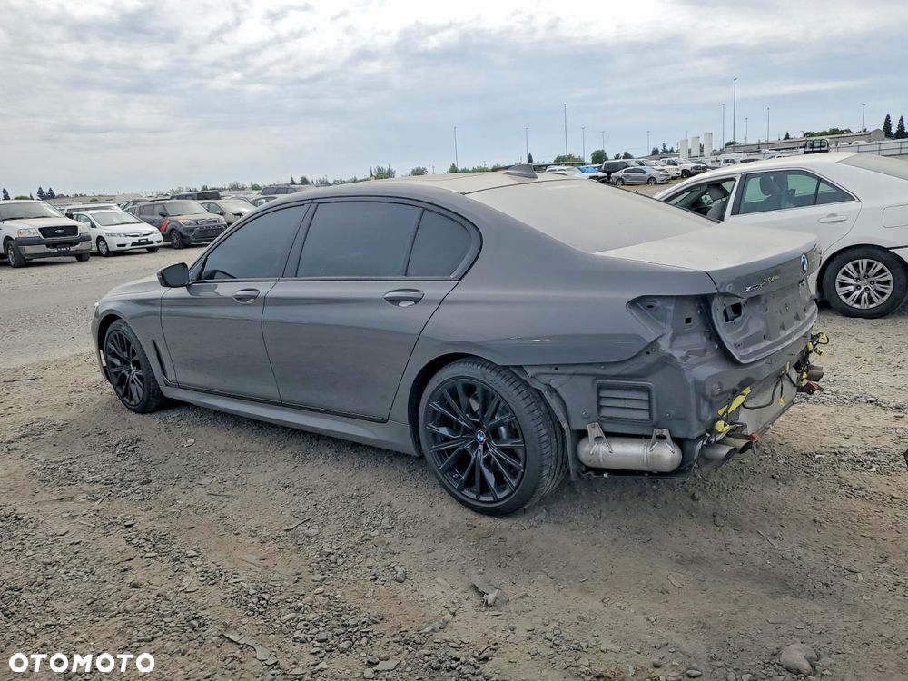 BMW Seria 7 750i xDrive - 3