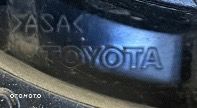 TOYOTA YARIS 3 III AURIS 1 I ŁADNY ! ! ! ORYGINALNY EMBLEMAT LOGO ZNACZEK ATRAPY GRILLA GRILA ATRAPA chłodnicy GRILL znaczek zderzaka na zderzak przedni przód Corolla 06-12 75311-02140 7531102140 Wwa - 5
