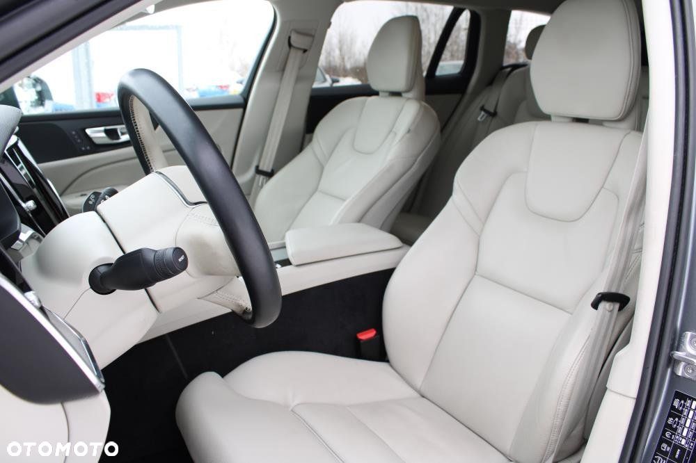 Volvo V60 Cross Country - 12