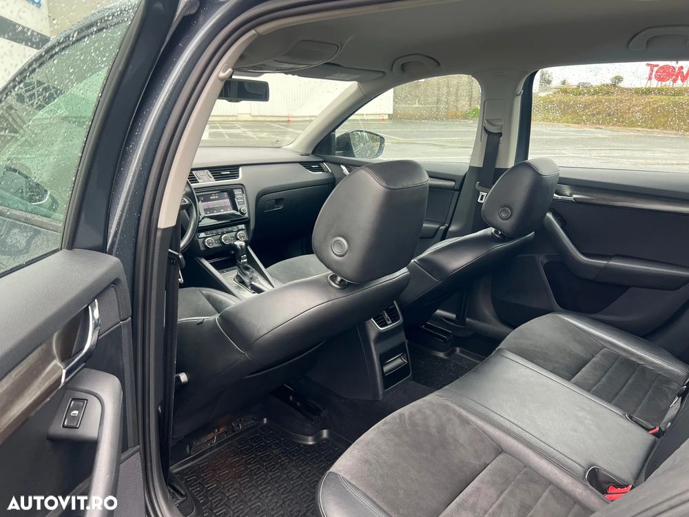 Skoda Octavia Combi 2.0 TDI 4x4 DSG Scout - 23
