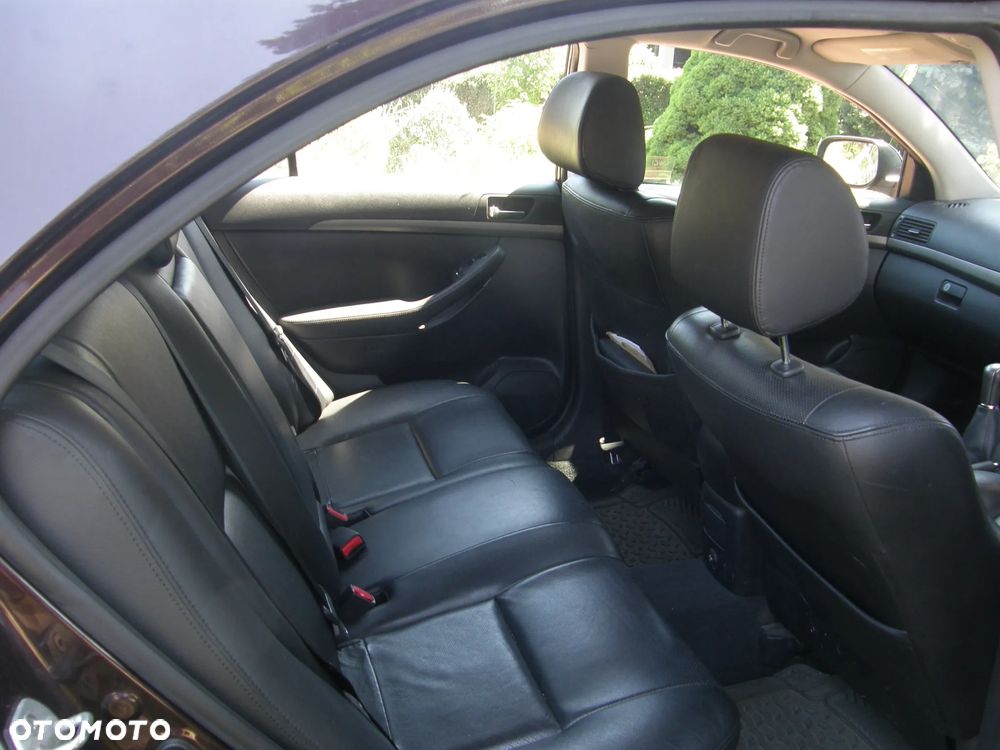 Toyota Avensis 2.0 VVT-i Executive - 6