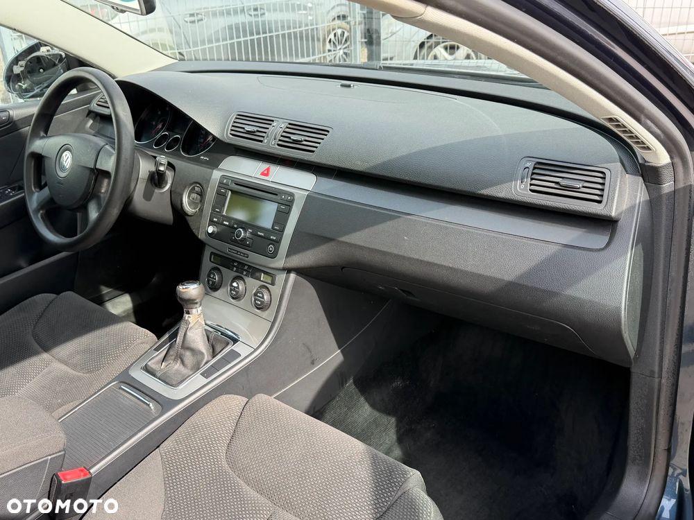 Volkswagen Passat - 16