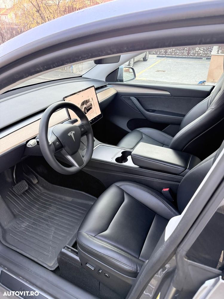 Tesla Model Y AWD Performance - 5