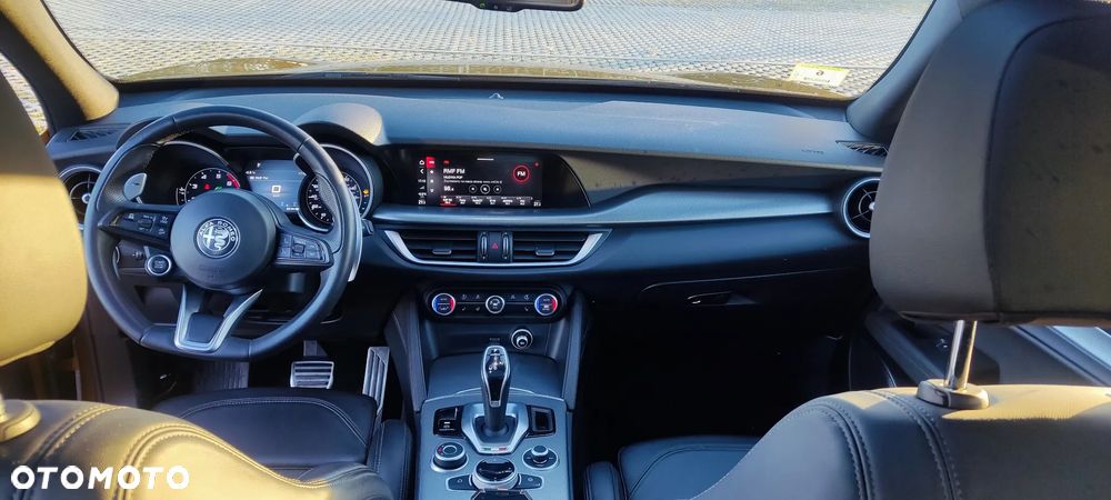 Alfa Romeo Stelvio 2.0 Turbo 16V AT8-Q4 Veloce Ti - 2