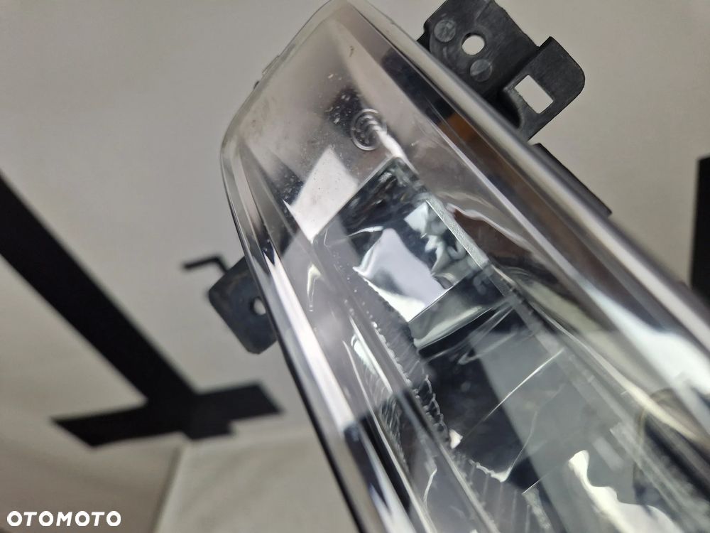 Prawy halogen DRL BMW 5 G30 G31 - 3