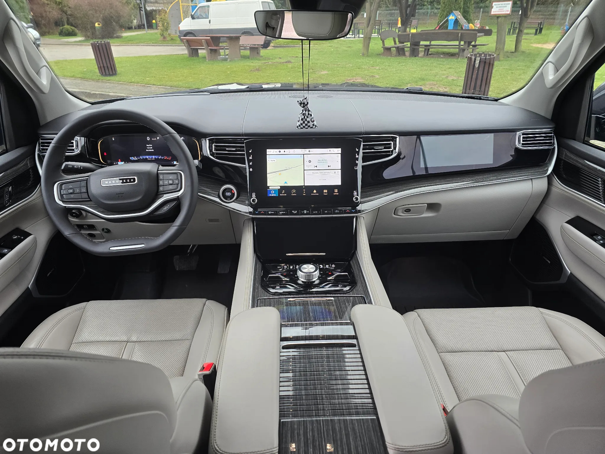 Jeep Wagoneer - 35