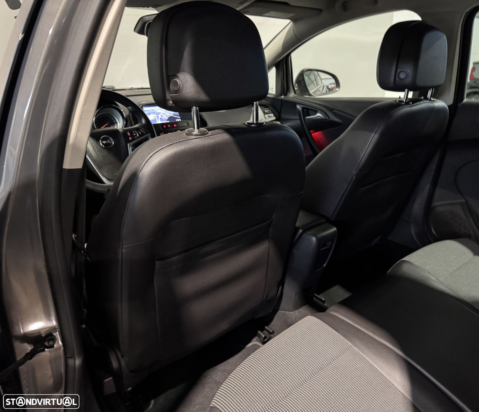 Opel Astra Sports Tourer 1.6 CDTi Executive S/S - 23