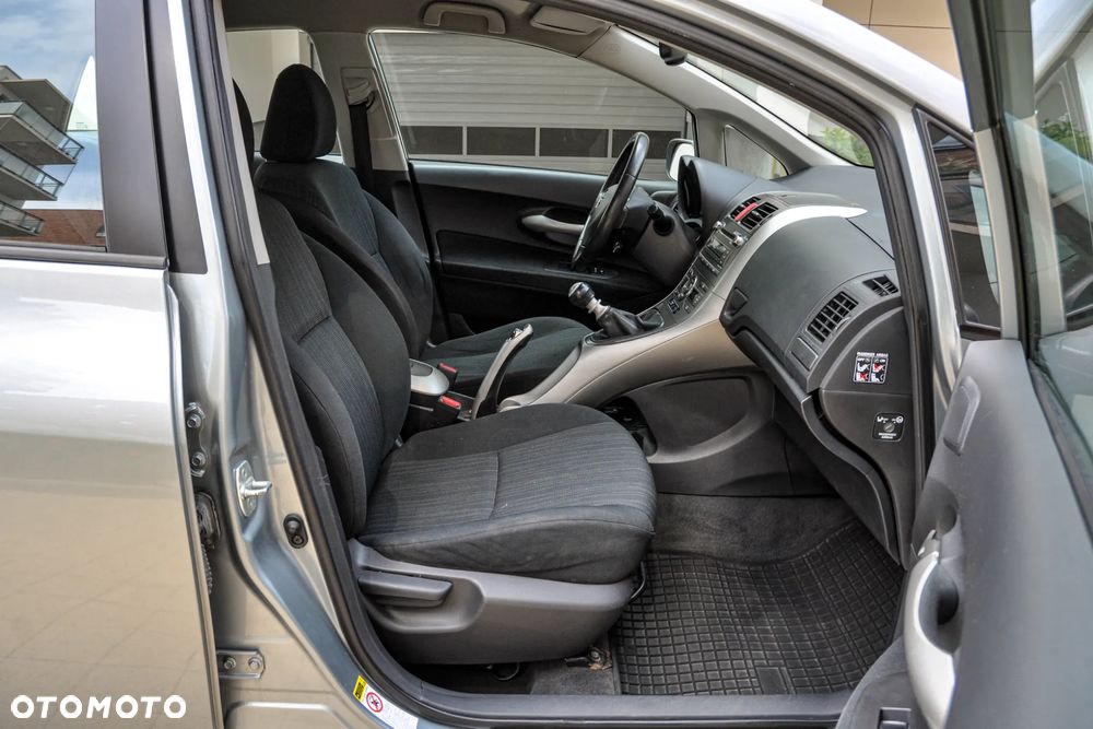 Toyota Auris - 11