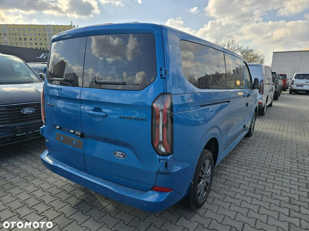 Ford Tourneo Custom - 2