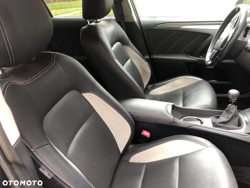 Toyota Avensis 1.8 Premium - 9