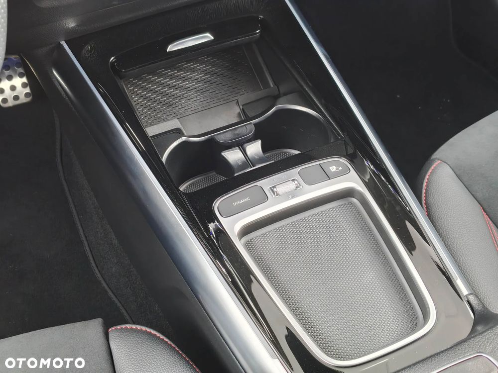 Mercedes-Benz GLA 200 AMG Line - 13
