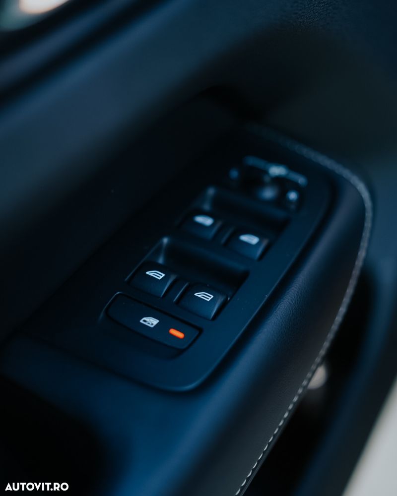 Volvo XC 60 D4 AWD Geartronic RDesign - 22