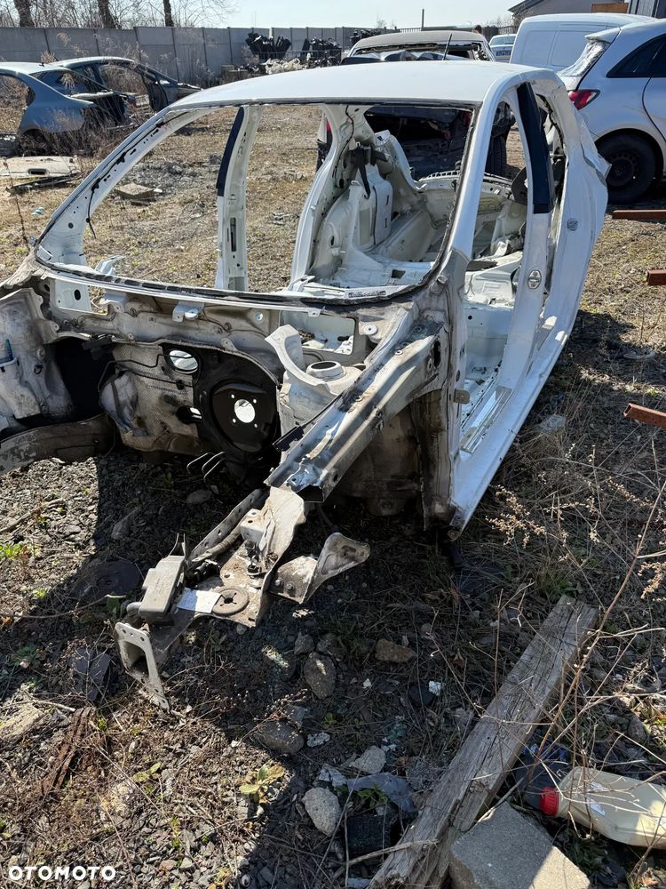 SKODA RAPID PODŁUŻNICA Z PROGIEM LEWA