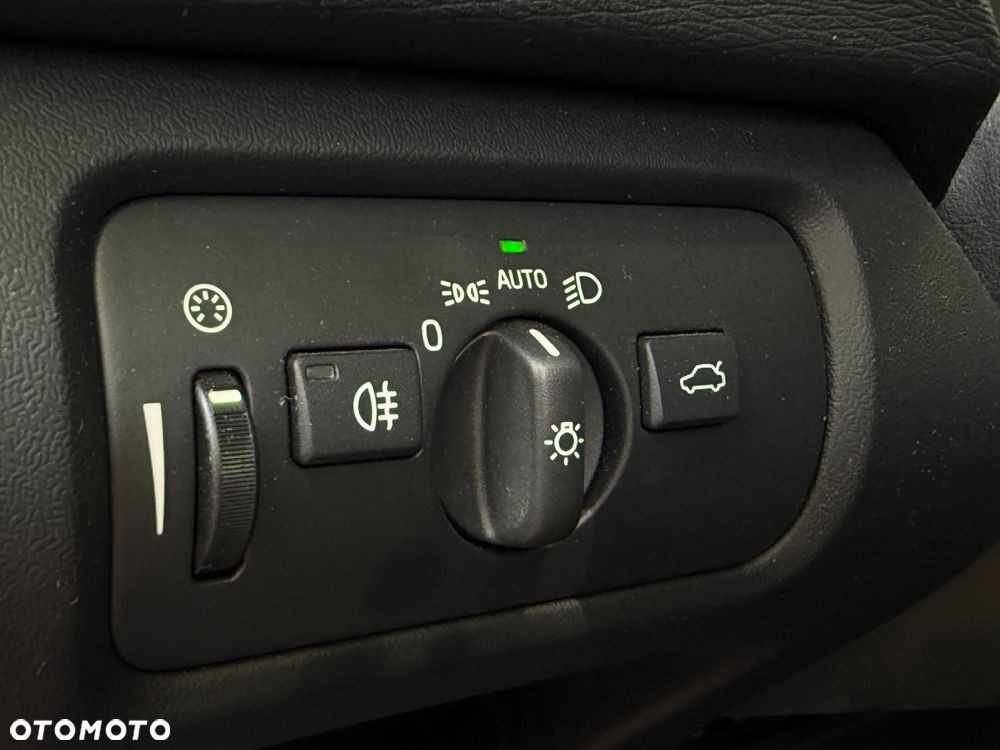 Volvo V40 Cross Country D3 Drive-E SCR Momentum - 14