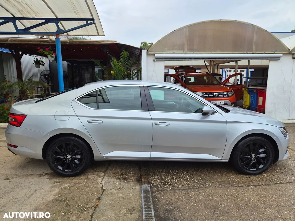 Skoda Superb 2.0 TDI DSG Ambition - 10