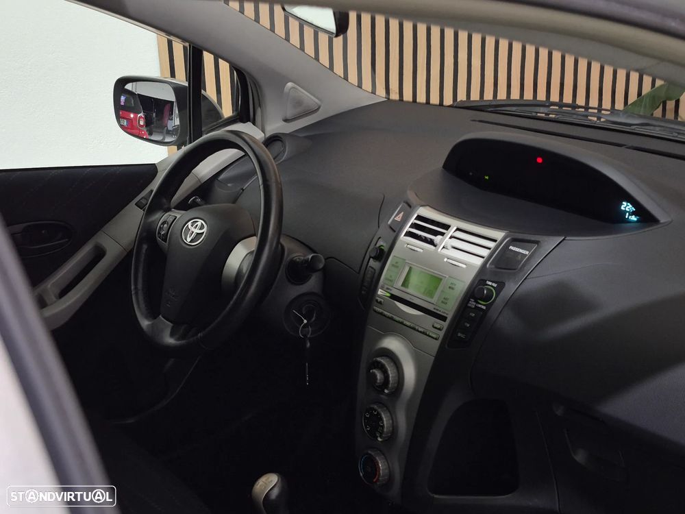 Toyota Yaris 1.0 VVT-i AC - 13