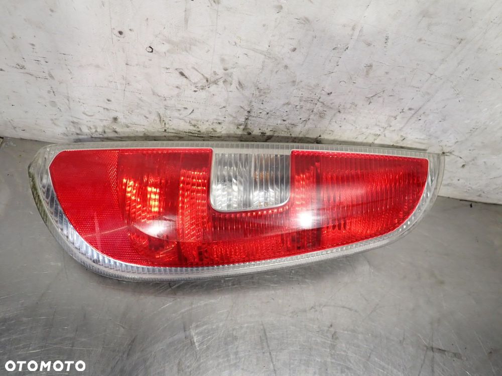 LAMPA PRAWA TYLNA SKODA ROOMSTER PREMIA 1.4 - 2