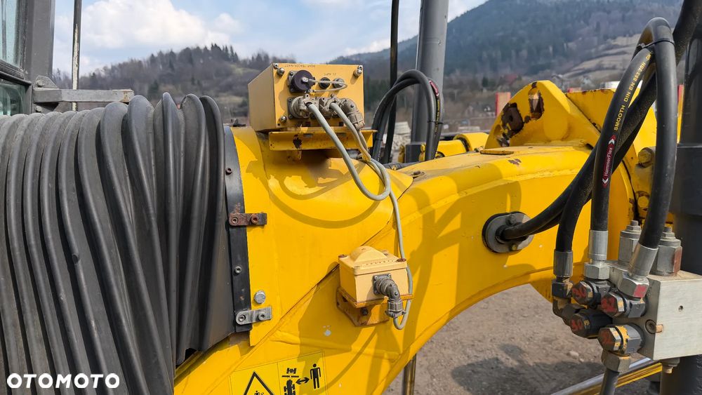 New Holland F106.6 - 17