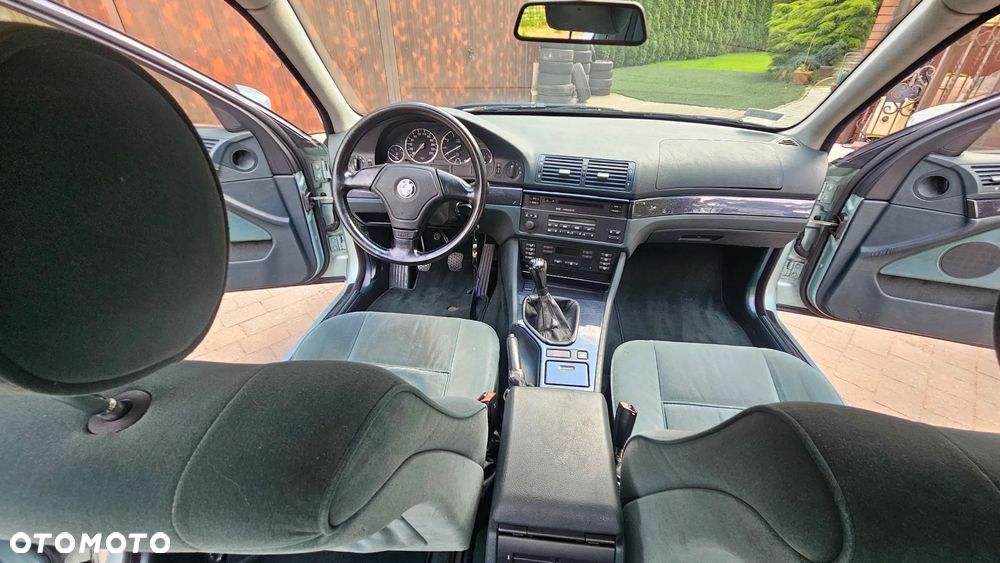BMW Seria 5 523i - 6
