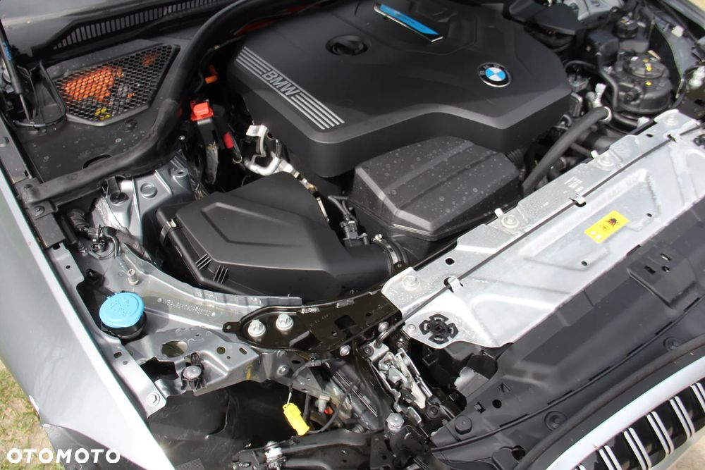 BMW Seria 3 330e M Sport - 12