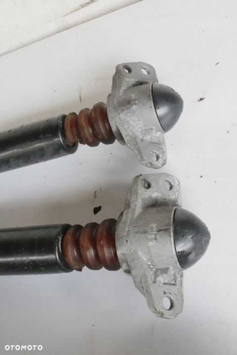 amortyzator tył Passat B6 2.0 TDI - 3