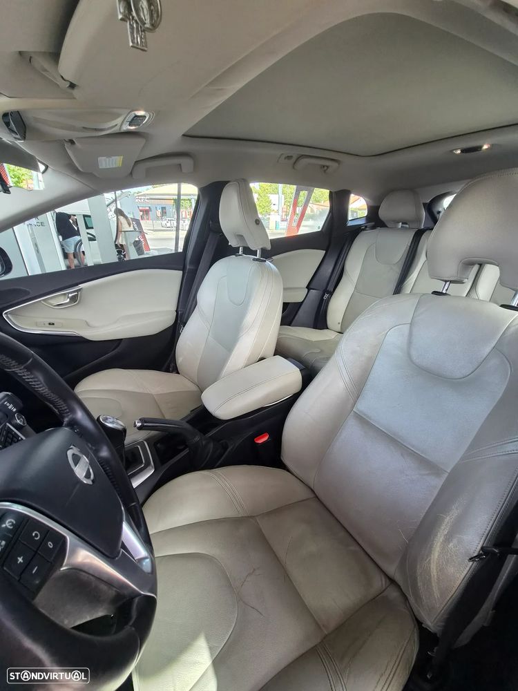 Volvo V40 D2 - 9