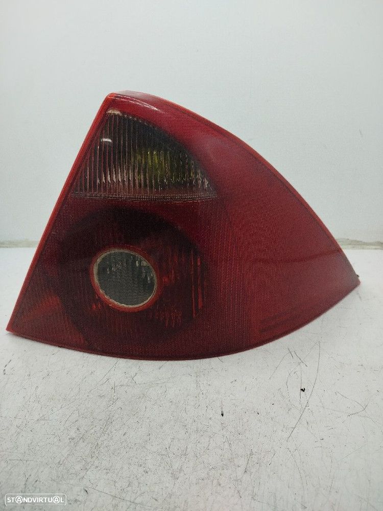 Farolim Stop Dto Ford Mondeo Iii Três Volumes (B4y) - 2
