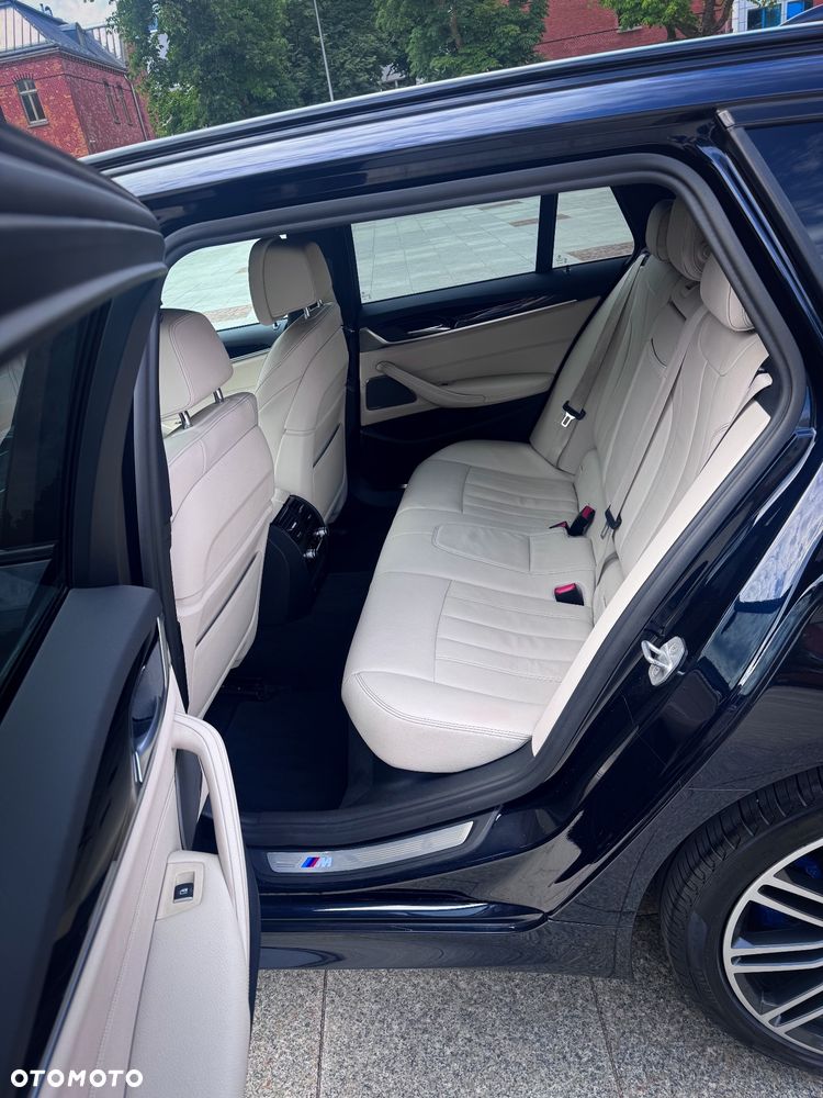 BMW Seria 5 540i xDrive - 15