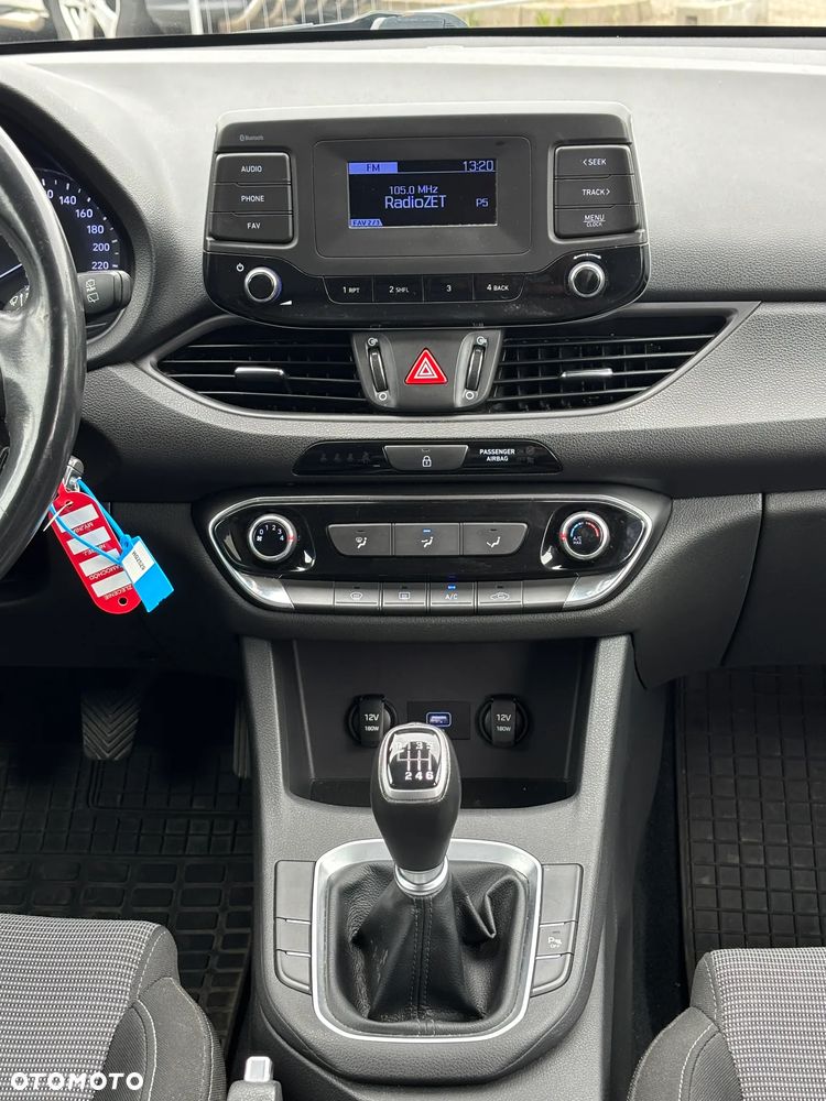Hyundai i30 1.6 D Classic + - 11