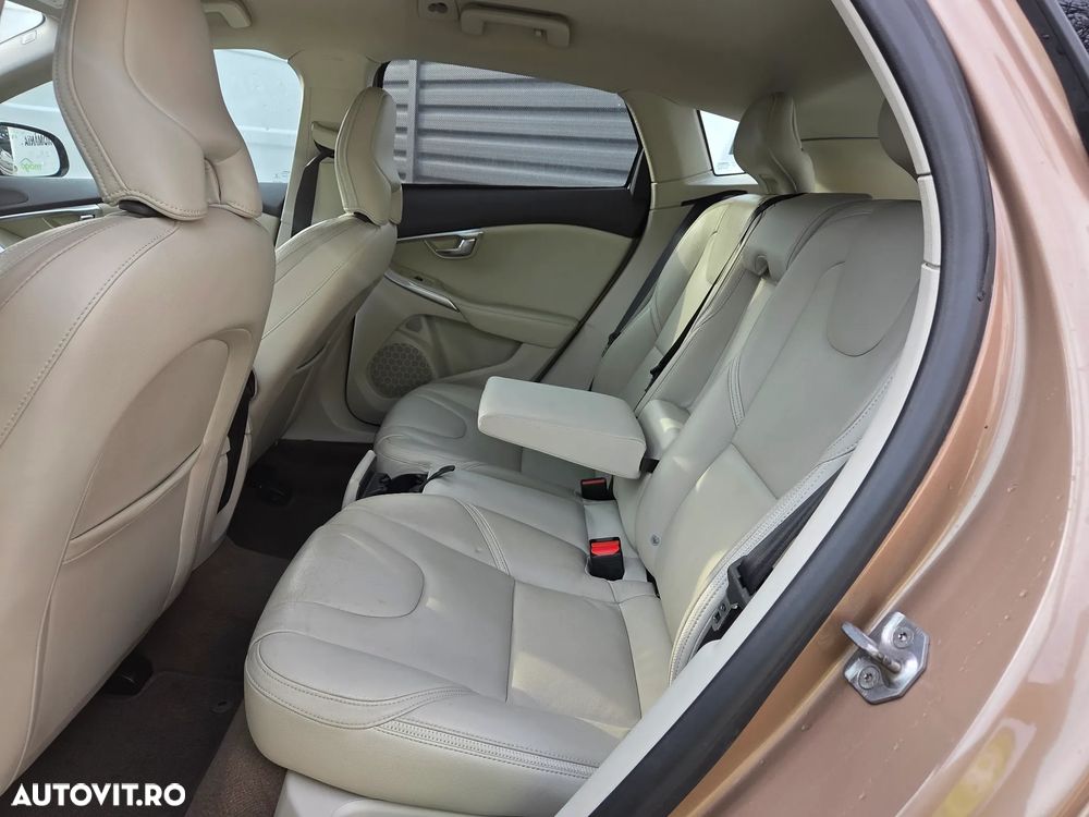 Volvo V40 D2 R Design - 18