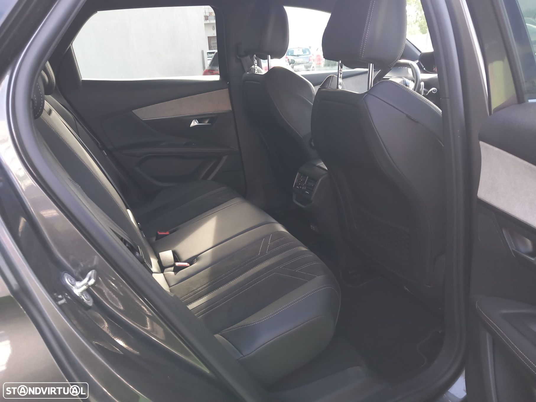 Peugeot 3008 1.5 BlueHDi GT Line EAT8 - 24