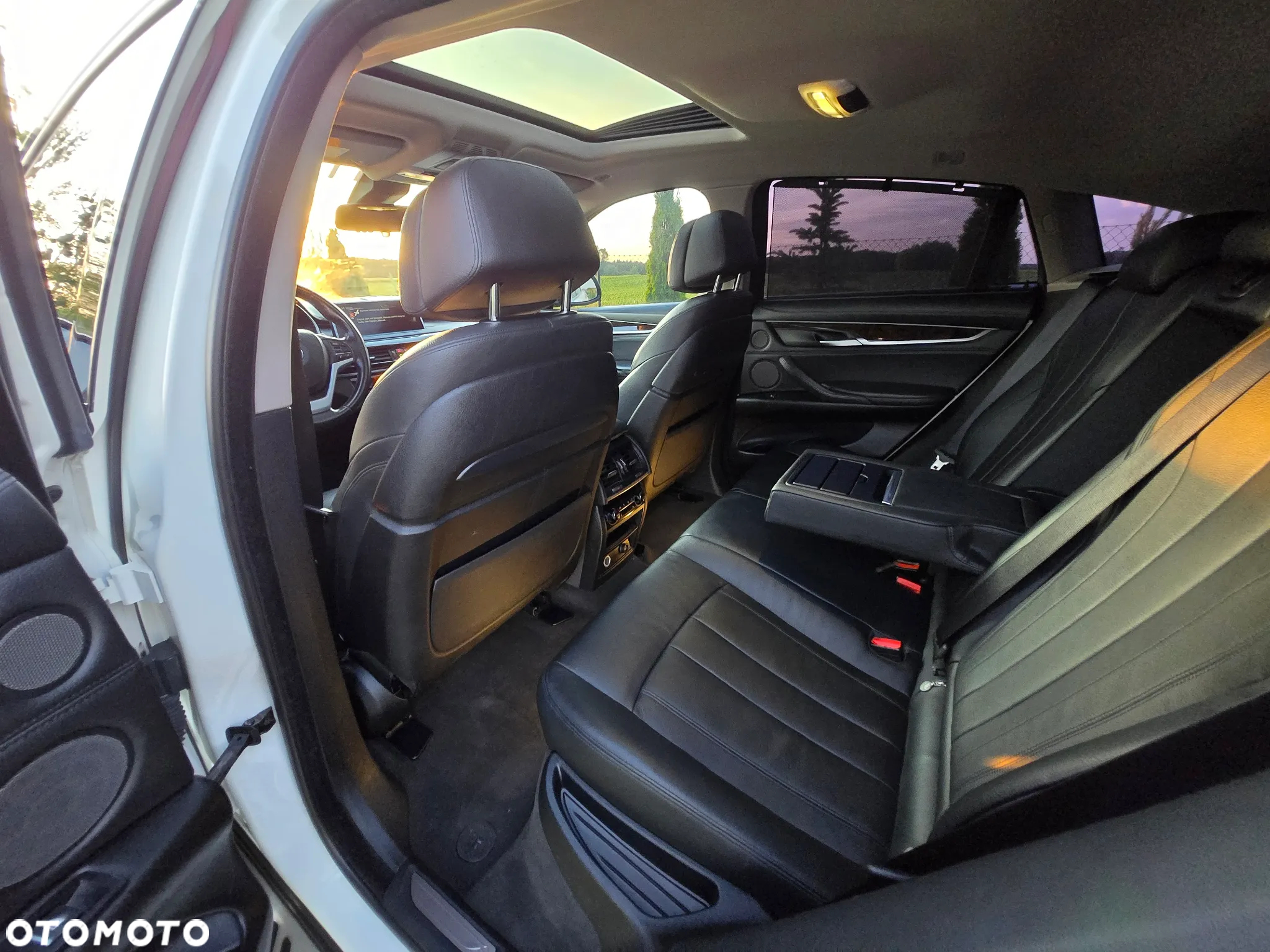 BMW X6 xDrive50i - 26