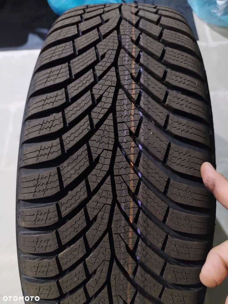 Opony Continental WinterContact + felgi DEZENT TI DARK - 3