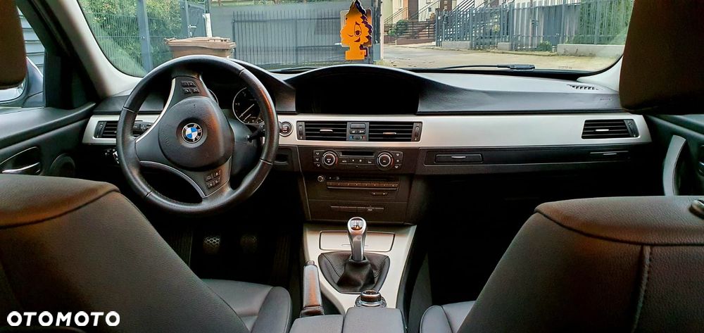 BMW Seria 3 320d DPF Efficient Dynamics Edition - 12