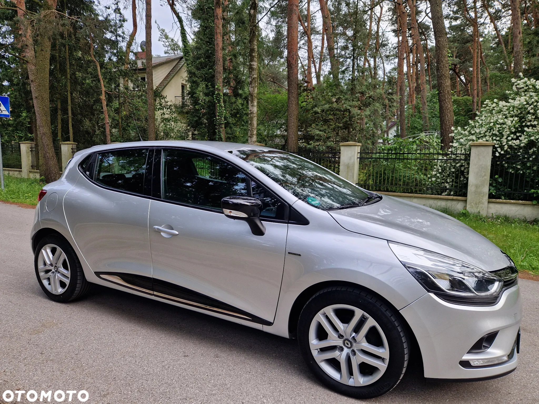 Renault Clio 1.2 16V Limited EU6 - 21