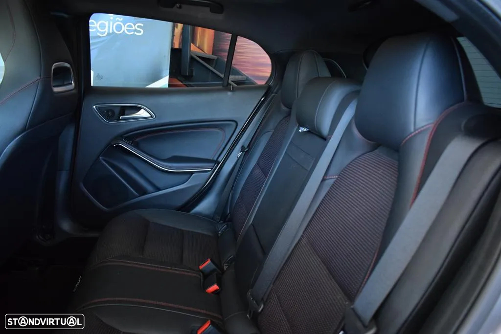 Mercedes-Benz GLA 220 d AMG Line - 38