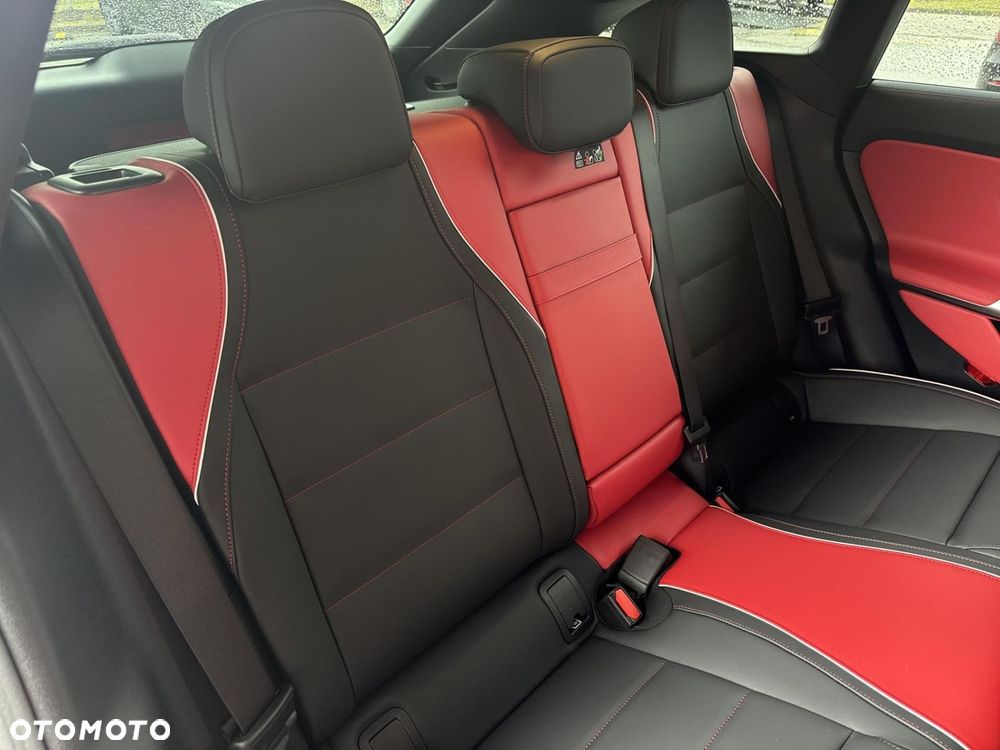 Mercedes-Benz CLA - 16