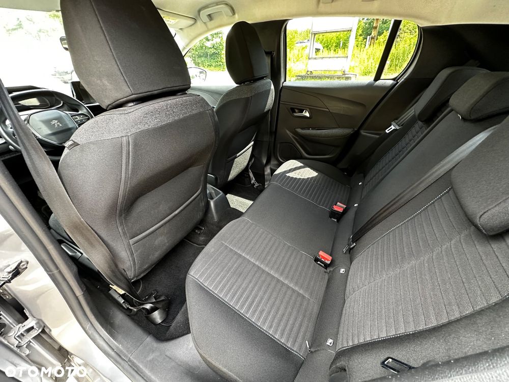 Peugeot 208 - 13