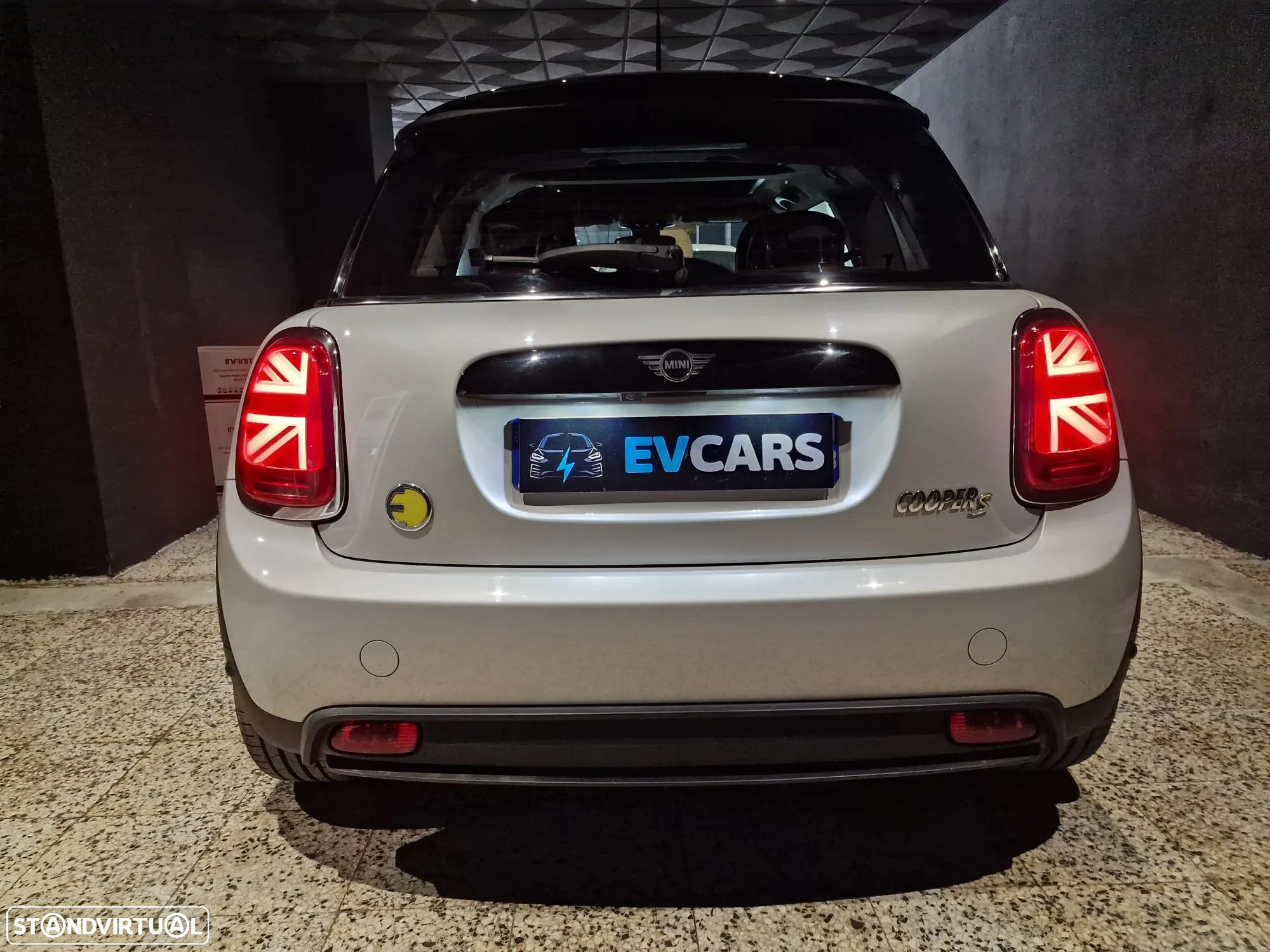 MINI 3 Portas Cooper SE Camden Edition - 13