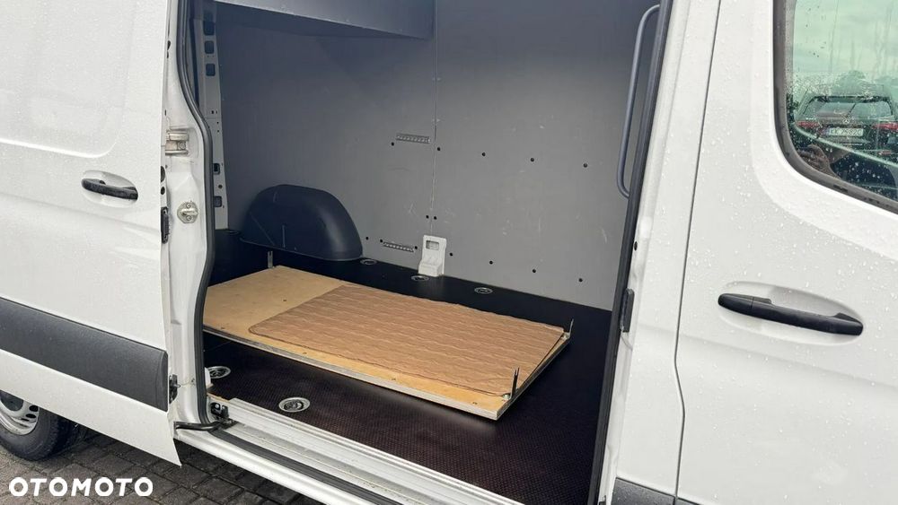 Mercedes-Benz Sprinter - 24