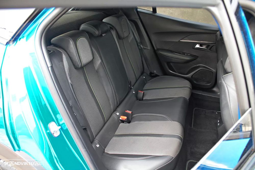 Peugeot 2008 1.2 PureTech GT EAT8 - 17