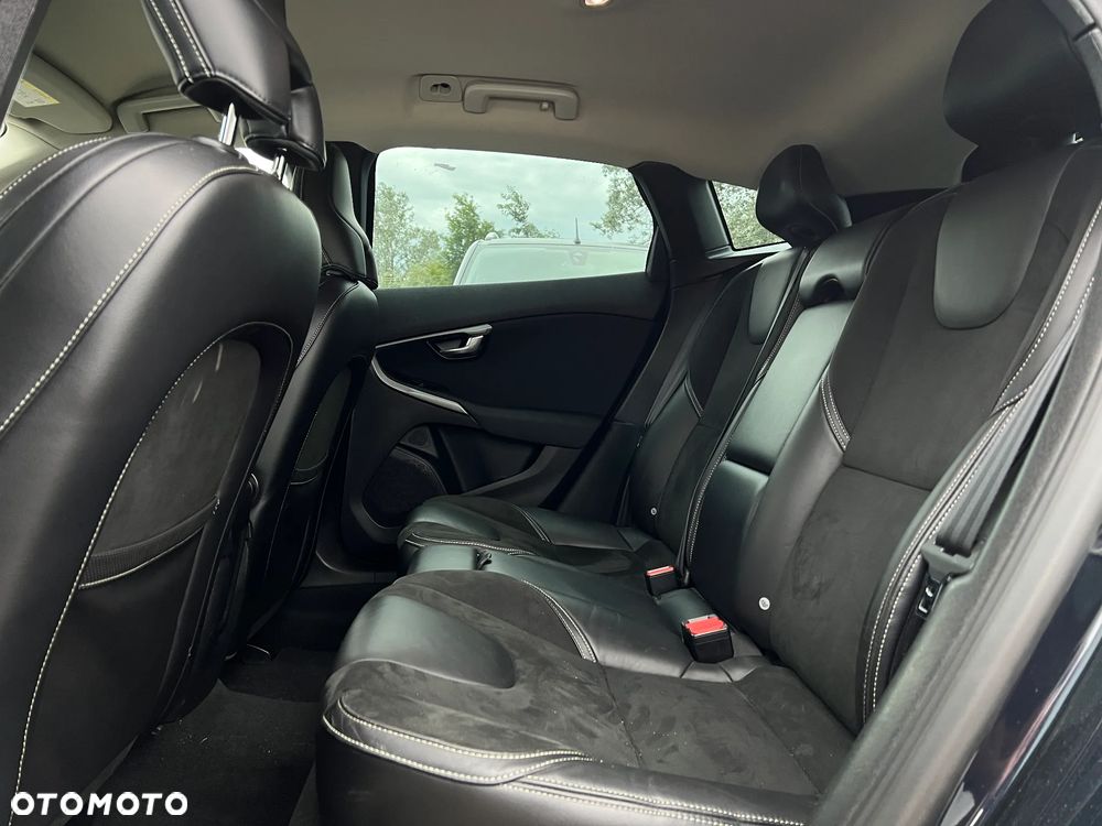 Volvo V40 - 23