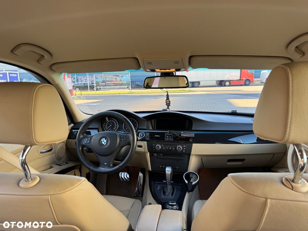 BMW Seria 3 330i xDrive - 10