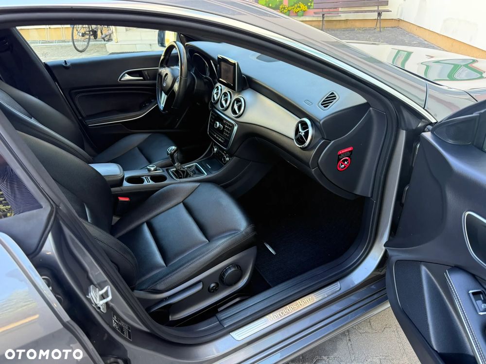 Mercedes-Benz CLA 180 BlueEffICIENCY Edition - 34