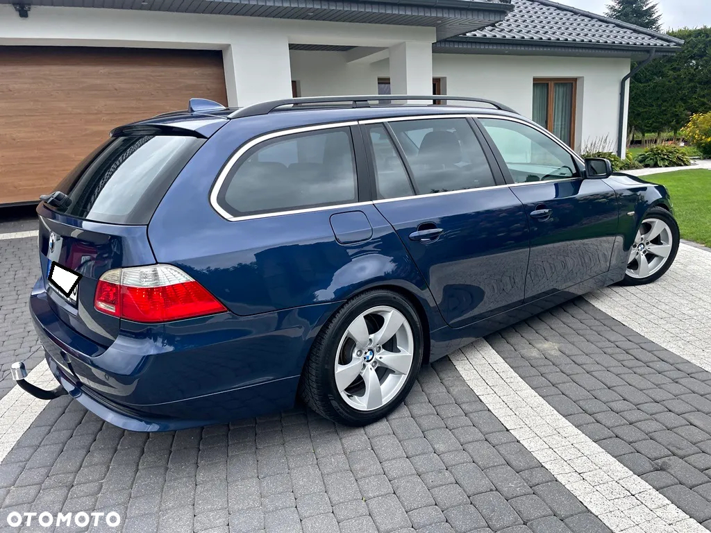 BMW Seria 5 525d Touring - 10