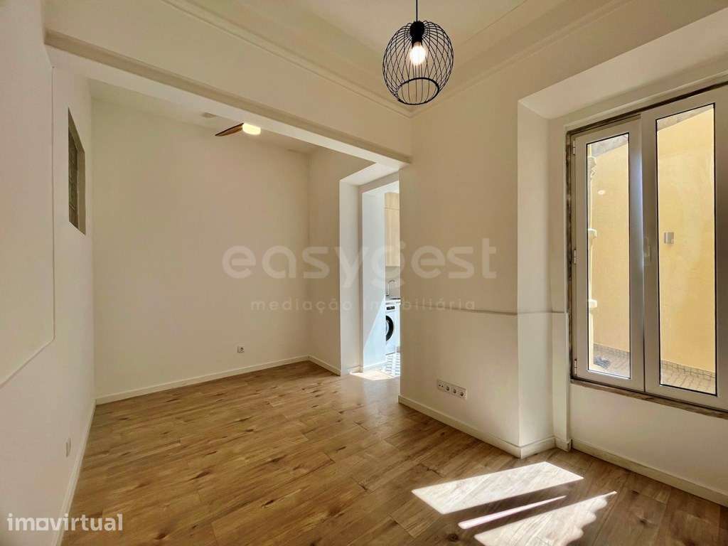 Apartamento T1+1, remodelação total, Luz Natural, junto a Rua Sampa... - Grande imagem: 2/22