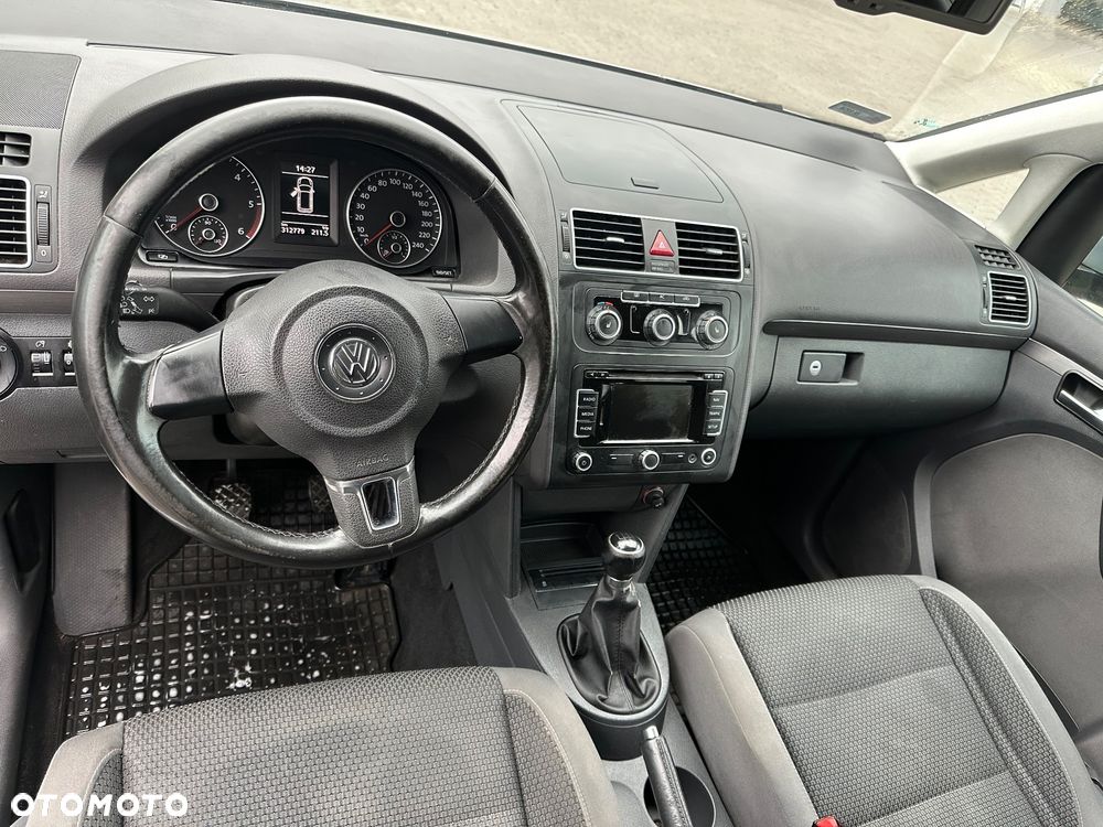Volkswagen Touran - 14